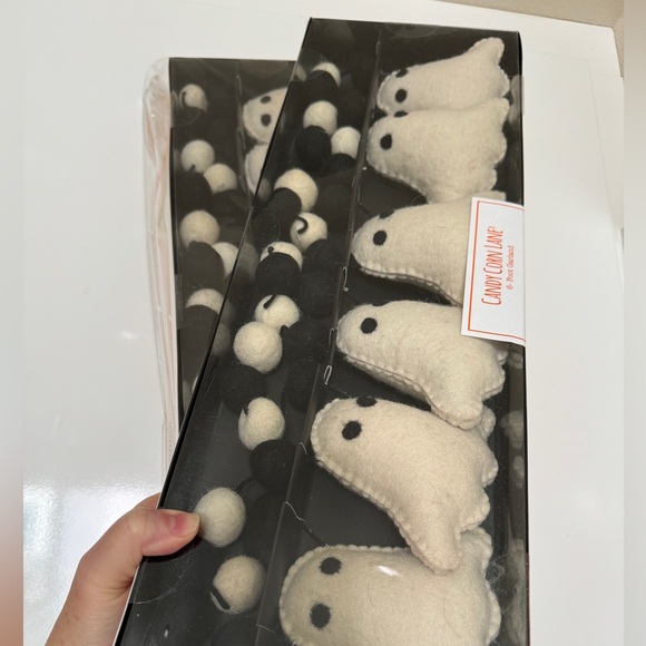 Ghost Pom Garland Halloween - Picture 4 of 6